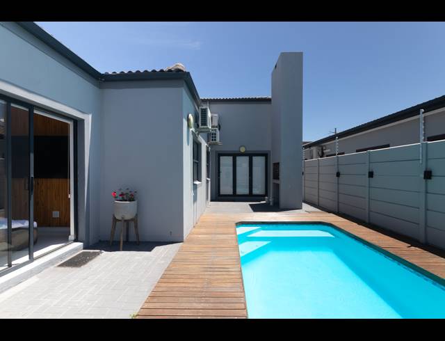 3 BEDROOM FREEHOLD TO LET IN PARKLANDS NORTH